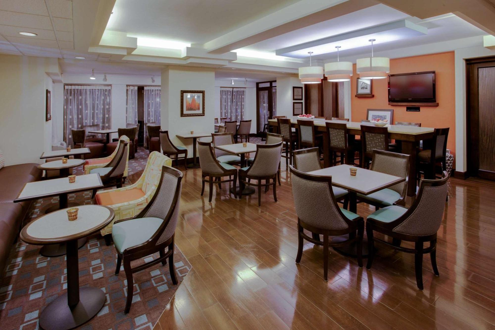 Hampton Inn Richmond-West Innsbrook Broad Meadows Exterior photo